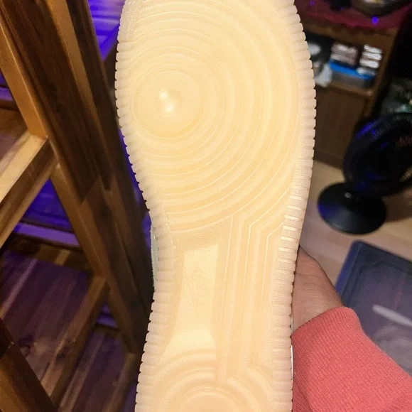 BRAND NEW WITHOUT TAGS NEVER WORN MENS AIR FORCE 1 KHAKI AND COCONUT SIZE 13 - Picture 6 of 8